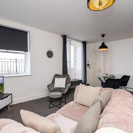 The Croston Balcony Apartment- Morecambe Central Promenade, Beach Front And Sea Views ภายนอก รูปภาพ