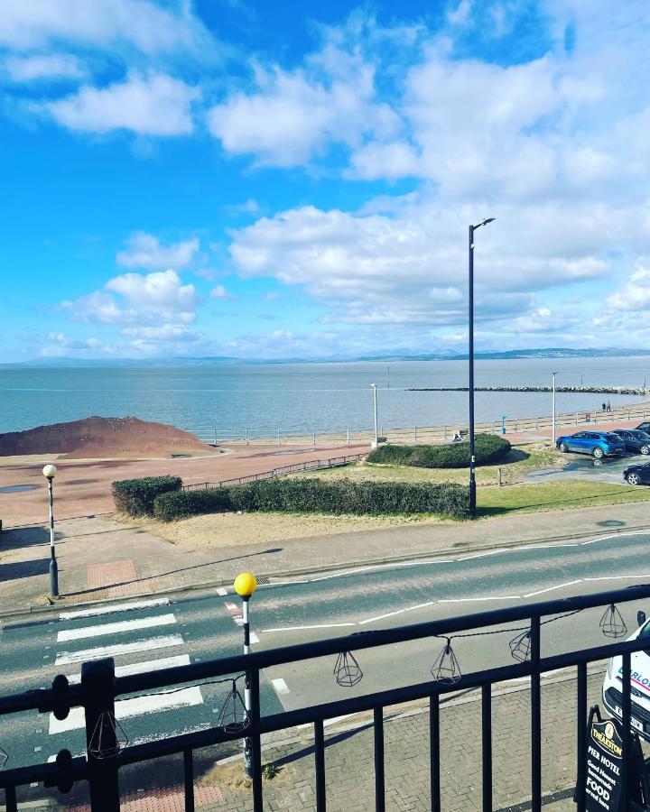 The Croston Balcony Apartment- Morecambe Central Promenade, Beach Front And Sea Views ภายนอก รูปภาพ