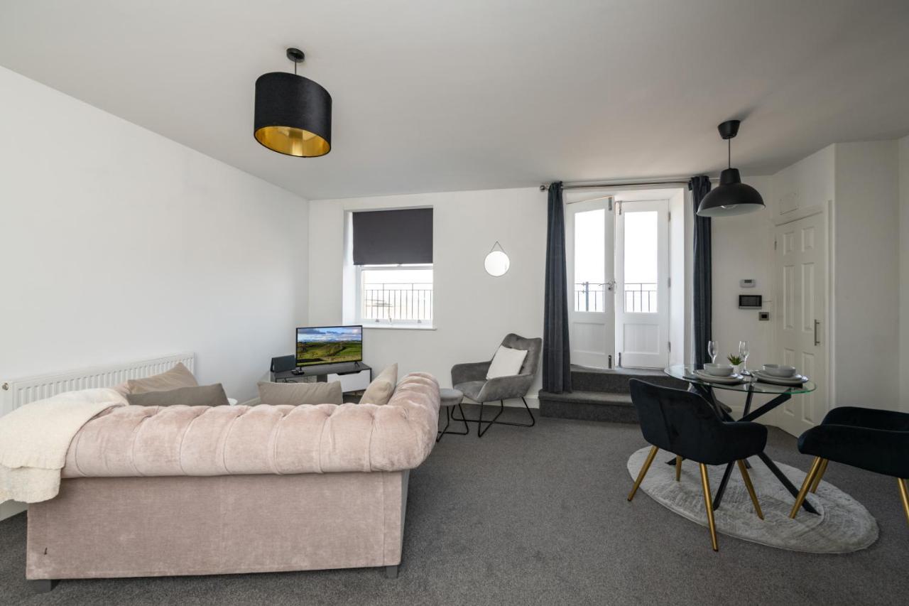 The Croston Balcony Apartment- Morecambe Central Promenade, Beach Front And Sea Views ภายนอก รูปภาพ