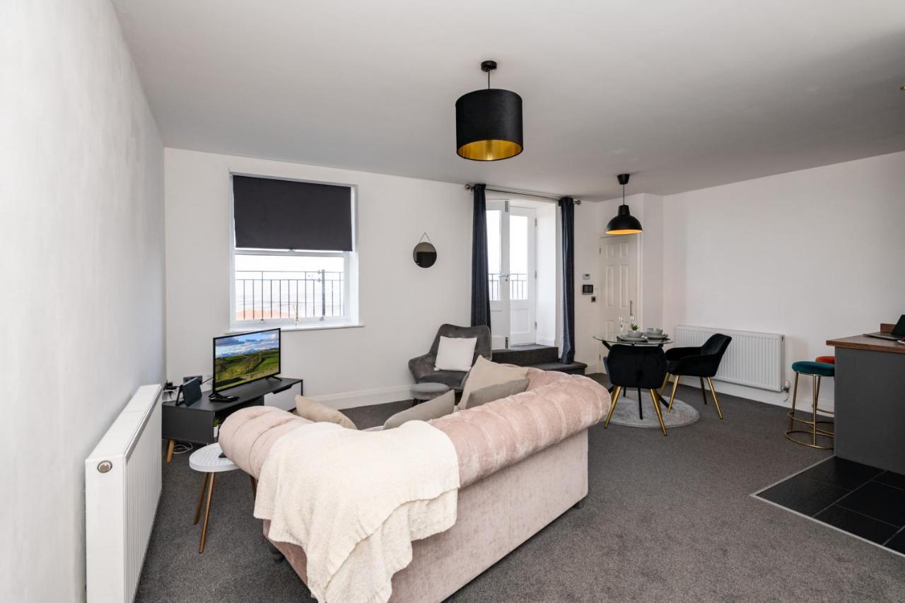 The Croston Balcony Apartment- Morecambe Central Promenade, Beach Front And Sea Views ภายนอก รูปภาพ