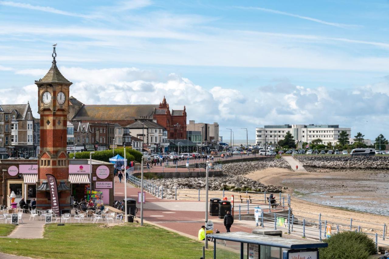 The Croston Balcony Apartment- Morecambe Central Promenade, Beach Front And Sea Views ภายนอก รูปภาพ