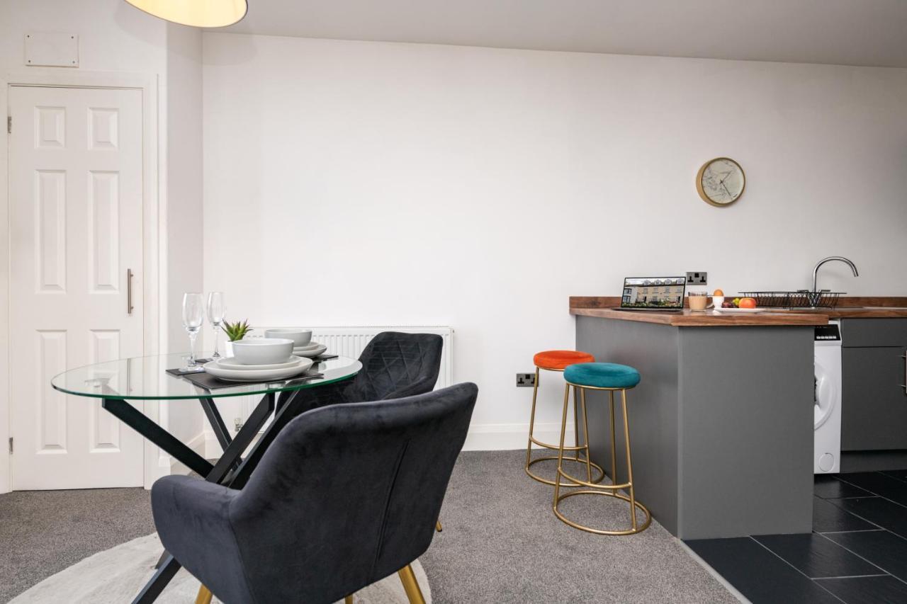 The Croston Balcony Apartment- Morecambe Central Promenade, Beach Front And Sea Views ภายนอก รูปภาพ