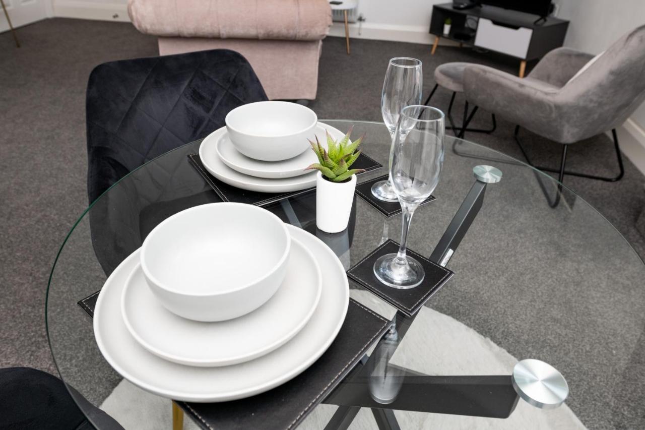 The Croston Balcony Apartment- Morecambe Central Promenade, Beach Front And Sea Views ภายนอก รูปภาพ