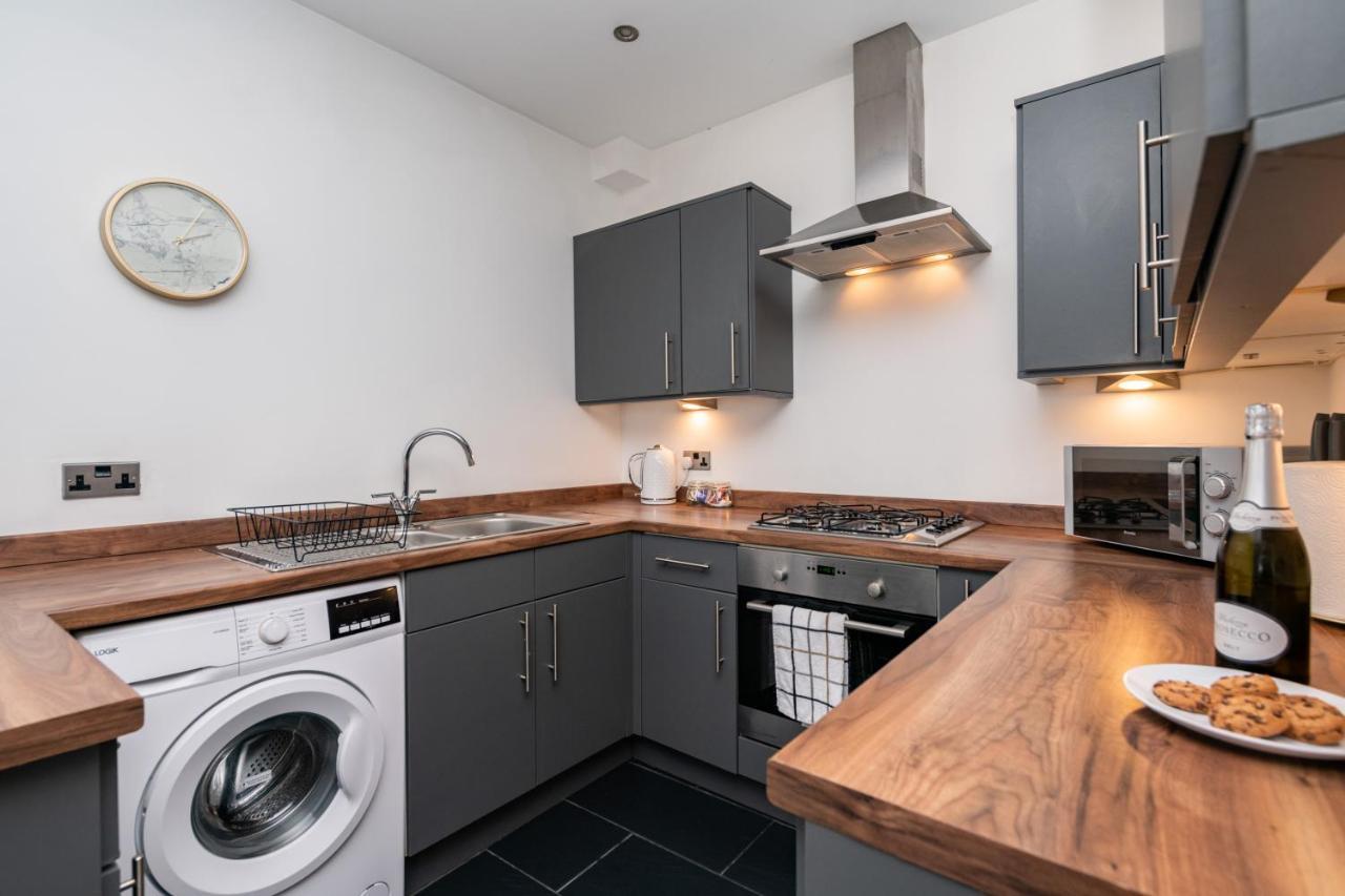 The Croston Balcony Apartment- Morecambe Central Promenade, Beach Front And Sea Views ภายนอก รูปภาพ