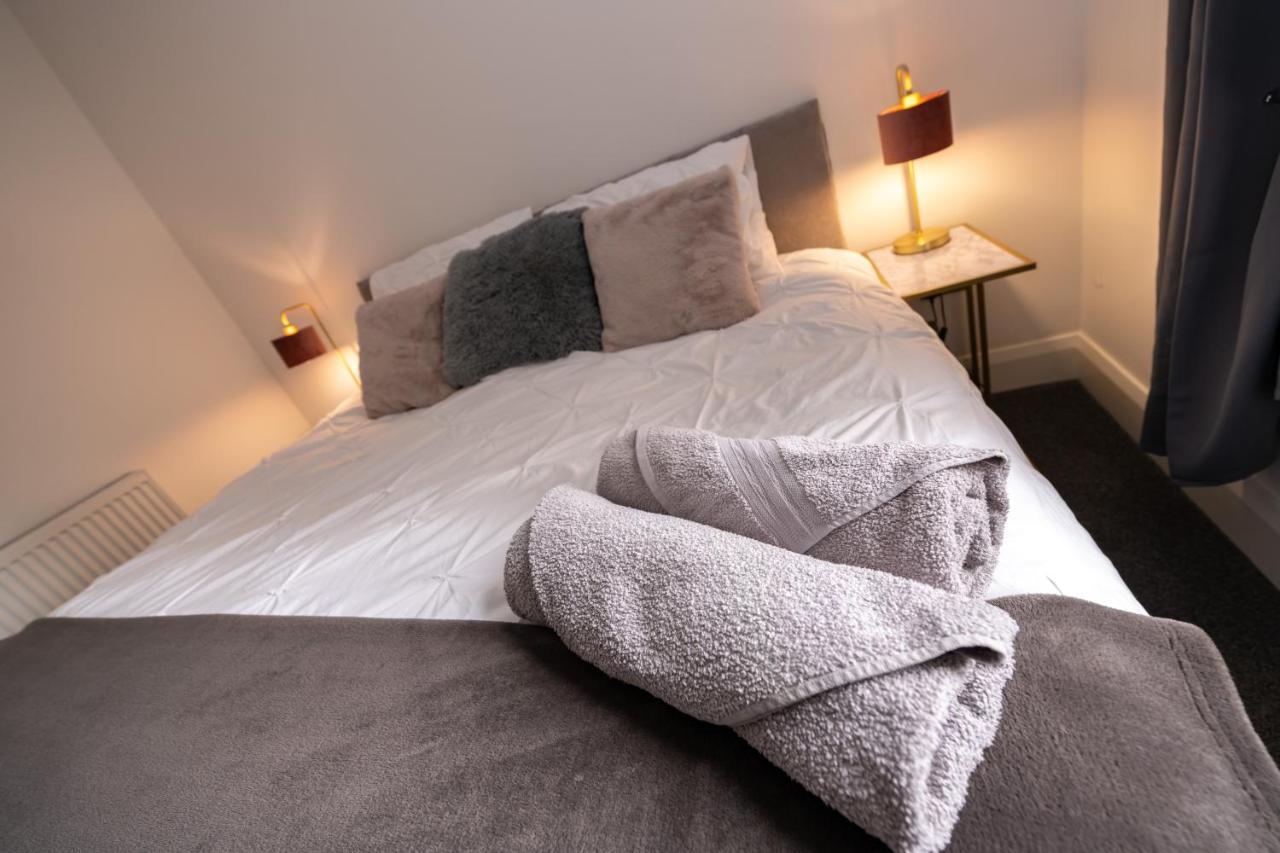 The Croston Balcony Apartment- Morecambe Central Promenade, Beach Front And Sea Views ภายนอก รูปภาพ