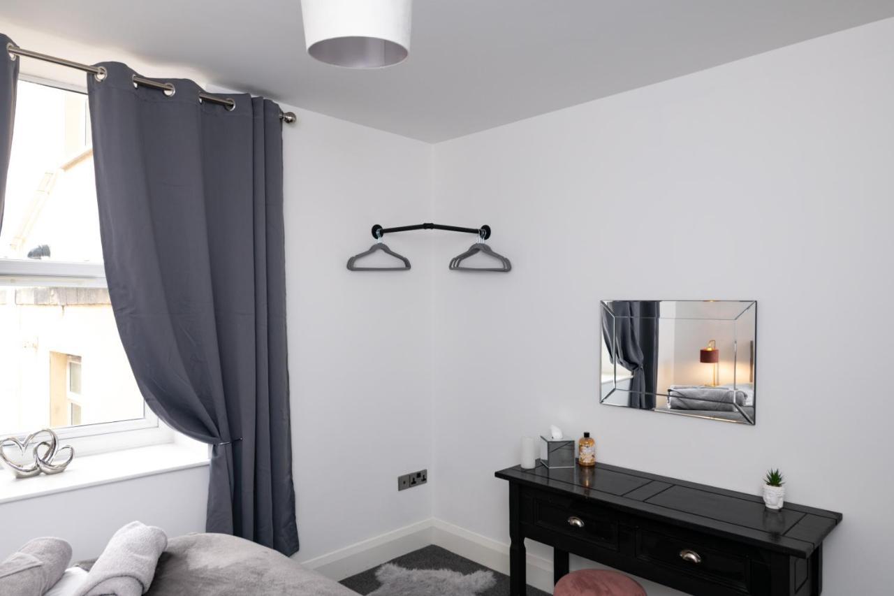 The Croston Balcony Apartment- Morecambe Central Promenade, Beach Front And Sea Views ภายนอก รูปภาพ